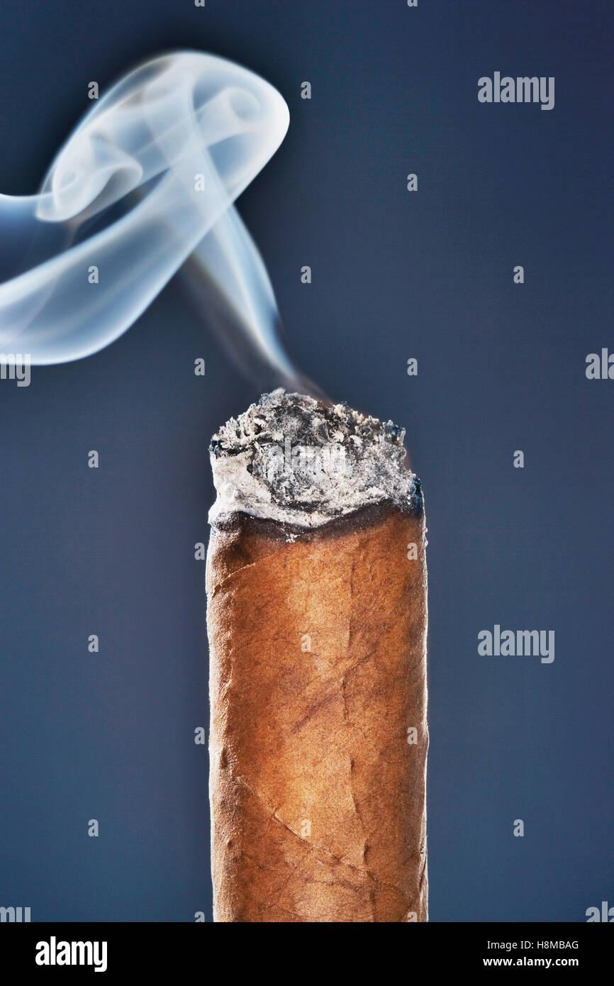 Burning cigar hires stock photography and images Alamy