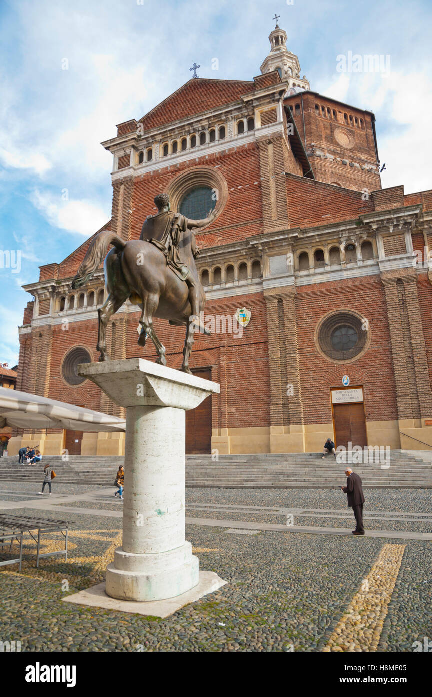 Statua del regisole and Duomo, the cathedral church, Piazza del Duomo, Pavia, Lombardy, Italy Stock Photo