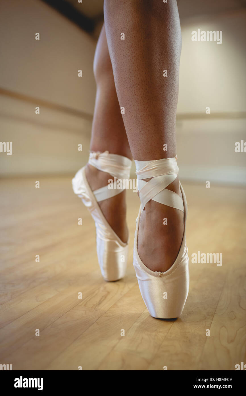 Ballerinas feet performing tiptoe Stock Photo Alamy