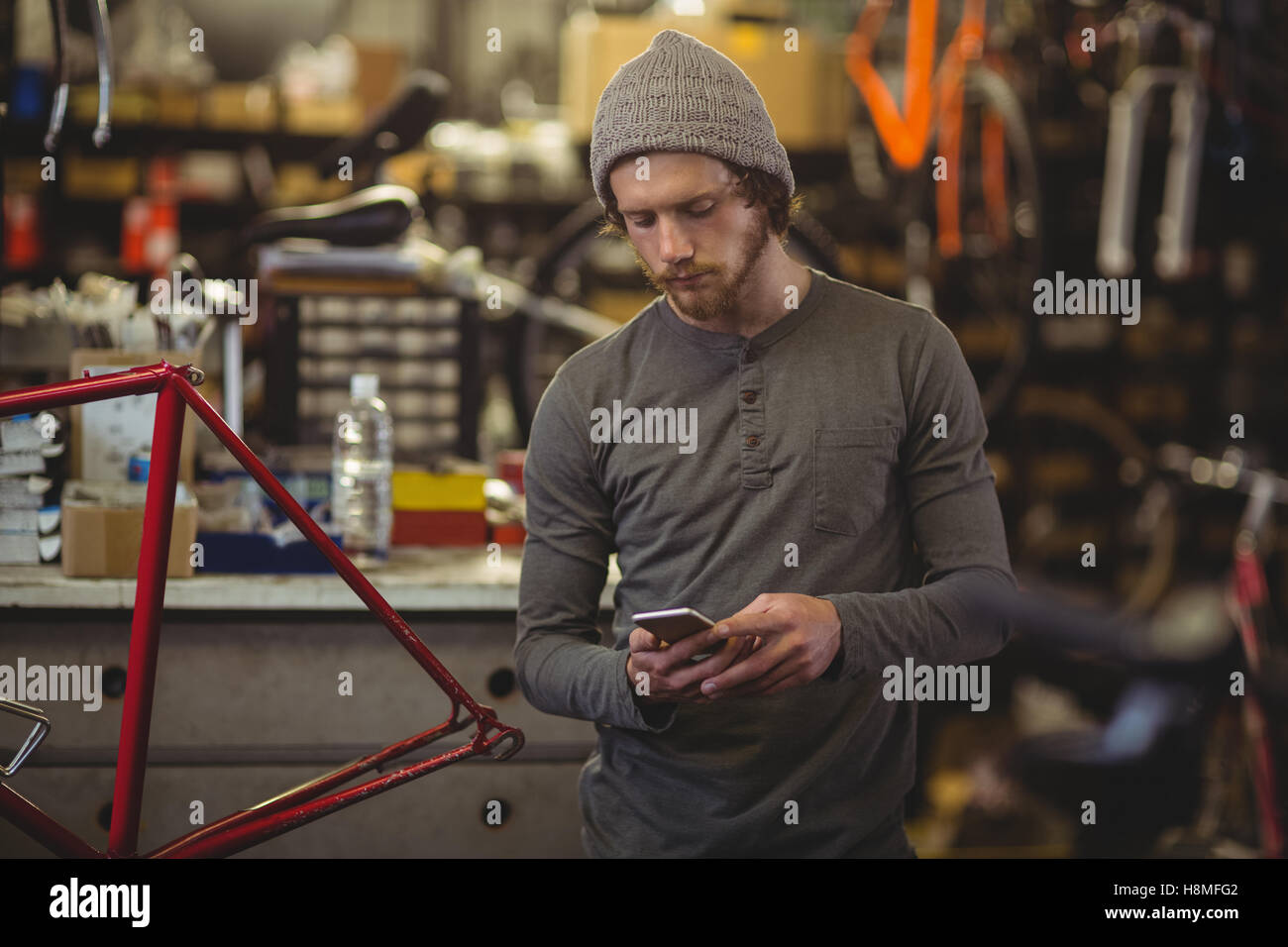 Mechanic using mobile phone Stock Photo Alamy