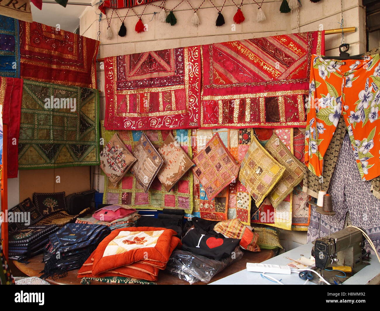 Shop in Amman, Jordan. Typical souvenirs of the country Stock Photo - Alamy