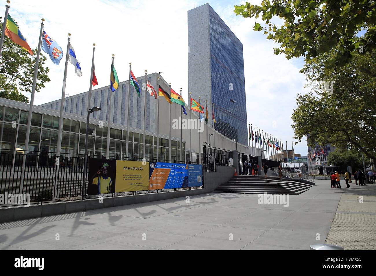 штаб-квартира оон в нью-йорке. оон название города в котором расположена штаб квартира. здание штаб-квартиры оон в нью-йорке. здание генеральной ассамблеи оон в нью-йорке. здание оон в нью-йорке.