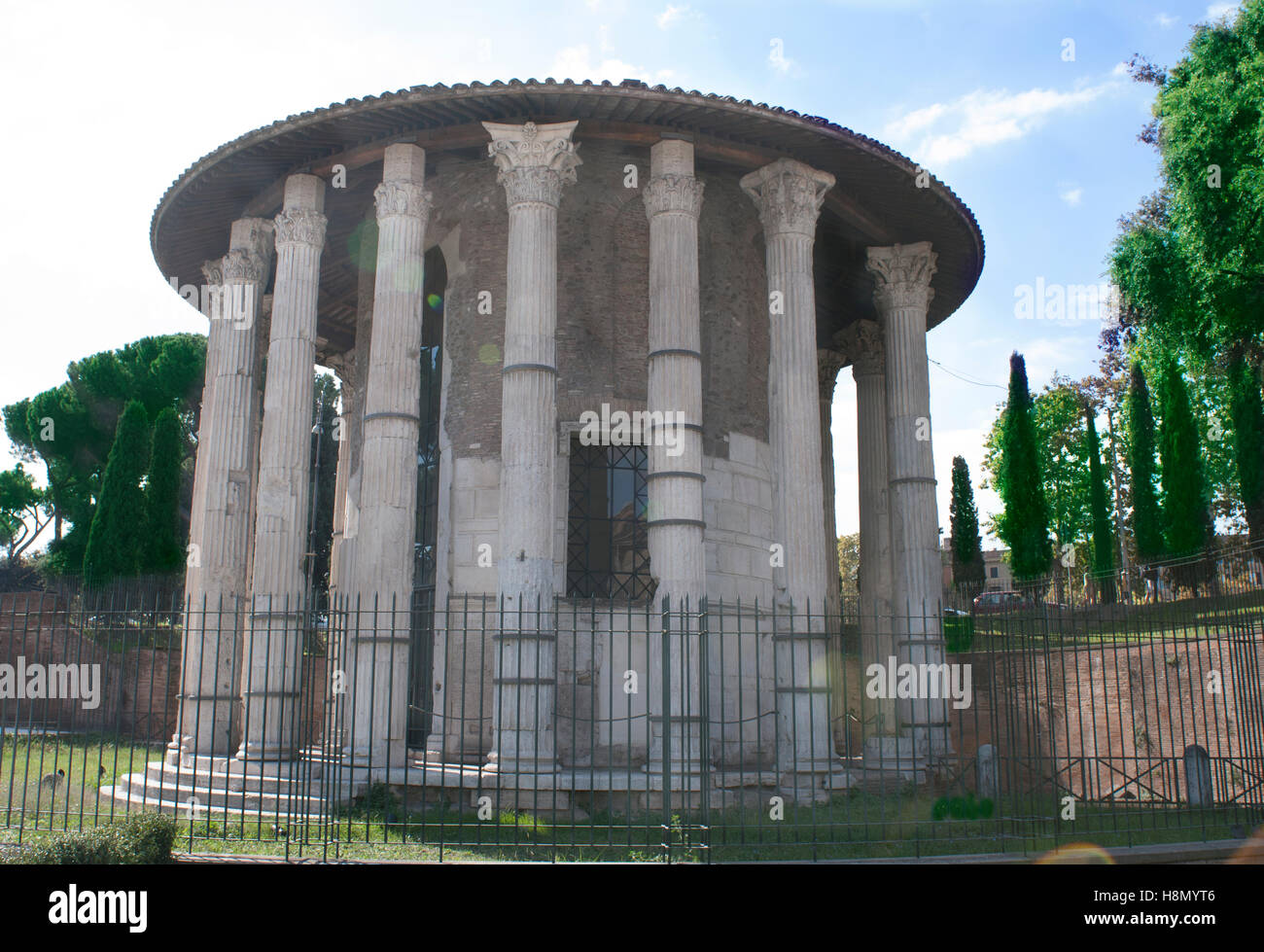Rome tempio di vesta Stock Photo - Alamy