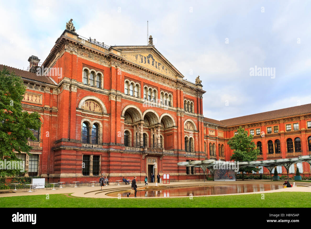 Victoria and Albert Museum exterior, North facade and the John Madejski Garden, London, UK Stock Photo