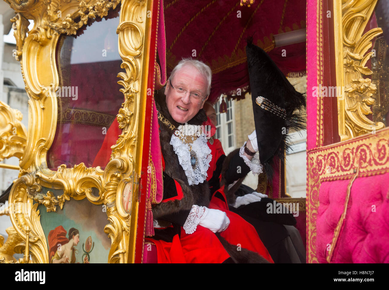 Lord Mayor,Dr Andrew Parmley greets the crowds during the Lord Mayor's show outside the Mansion House.He is the 689th Lord Mayor Stock Photo