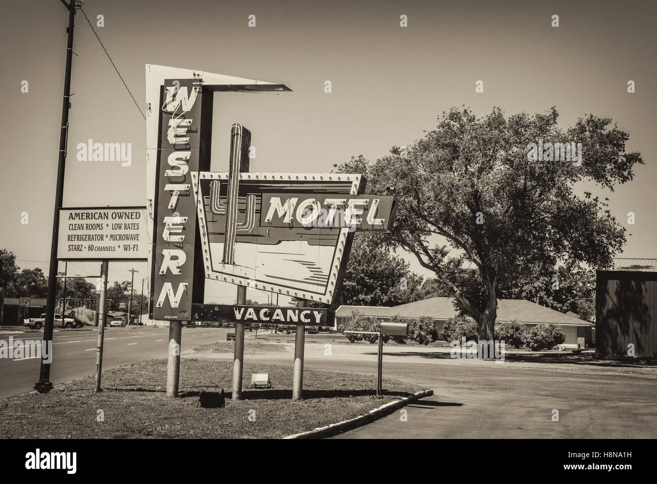 Western Motel and vintage neon sign on historic Route 66 in Oklahoma. Stock Photo