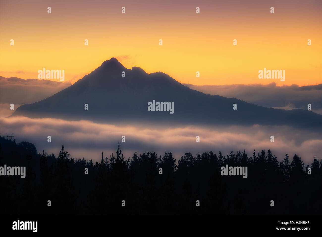 Mist misty fog haze hi-res stock photography and images - Alamy