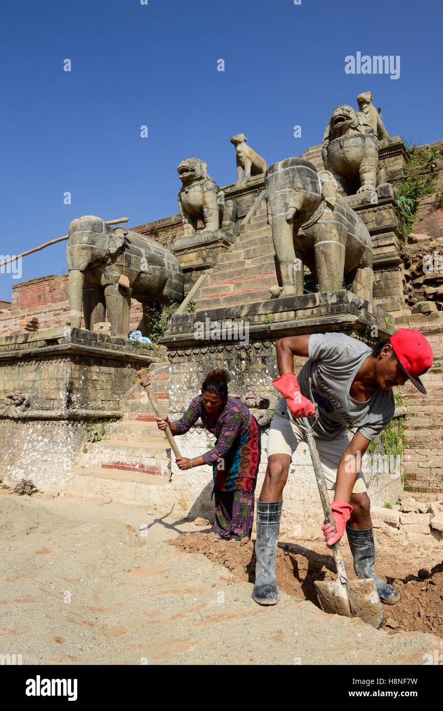 NEPAL Bhaktapur, Durbar Square, kings square, reconstruction of Fasidega temple after earthquake 2015/ Koenigsplatz, Wiederaufbau zerstoerter Fasidega Tempel Stock Photo