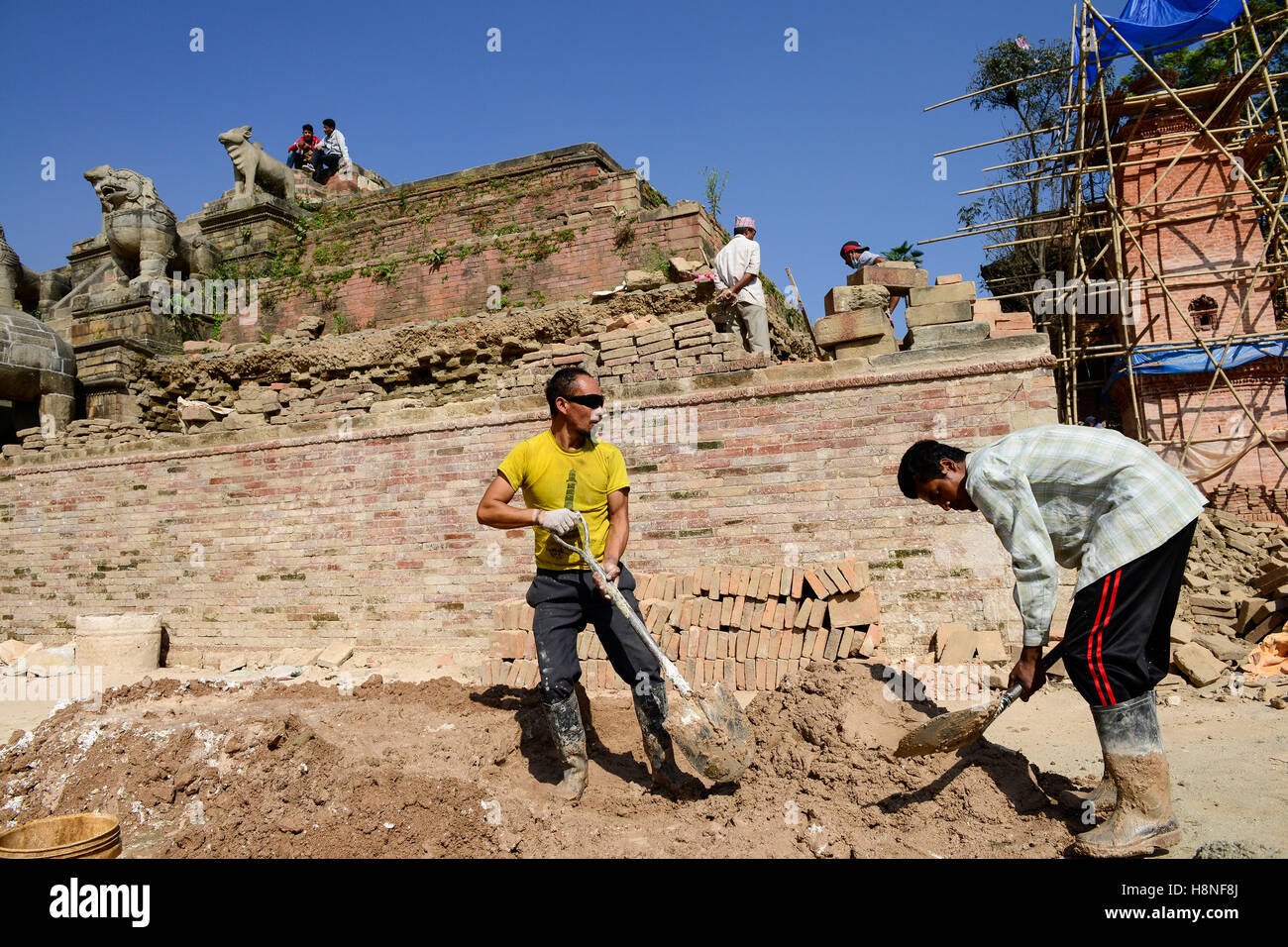 NEPAL Bhaktapur, Durbar Square, kings square, reconstruction of Fasidega temple after earthquake 2015/ Koenigsplatz, Wiederaufbau zerstoerter Fasidega Tempel Stock Photo