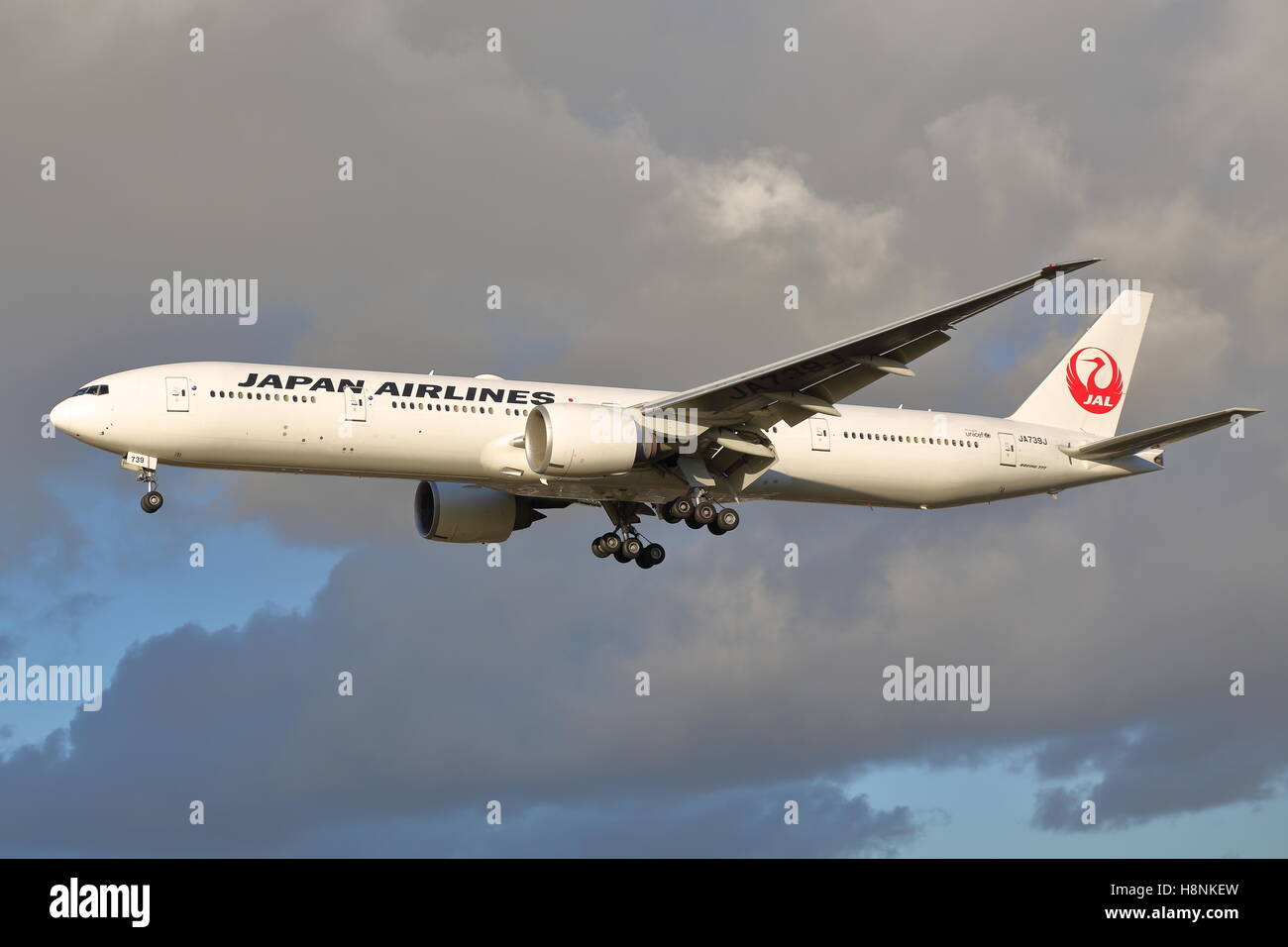 Japan Airlines Boeing 777-300ER JA739J approaching London Heathrow Airport, UK Stock Photo