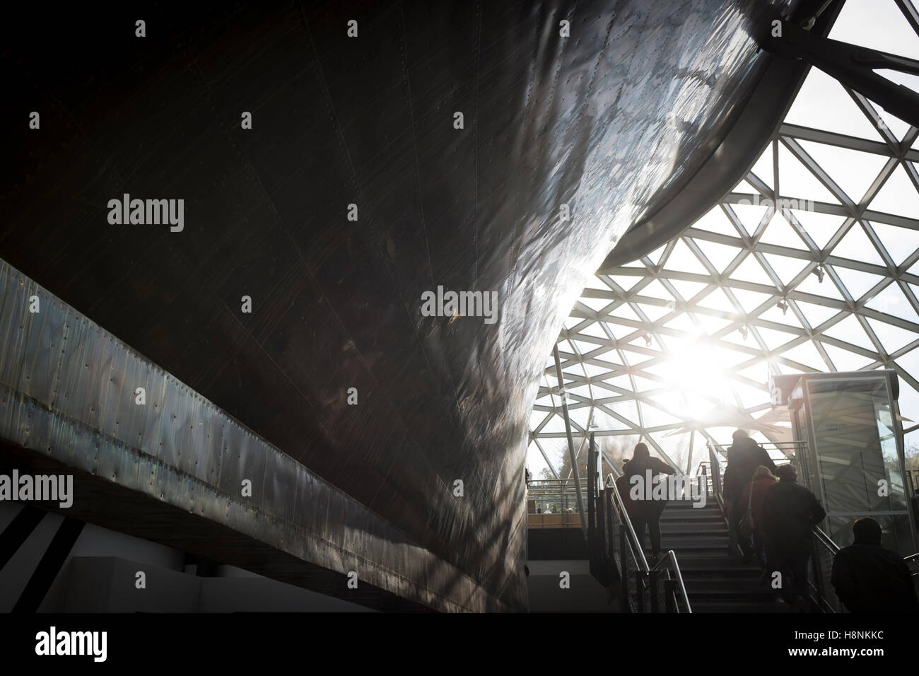 View along the hull towards the stern of the 'tea clipper' Cutty Sark in dry dock at Greenwich Stock Photo