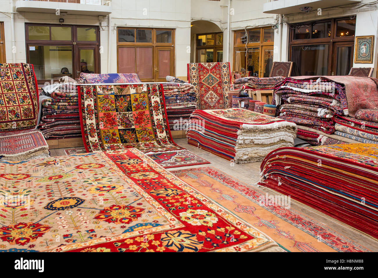 Carpets shop hi-res stock photography and images - Alamy