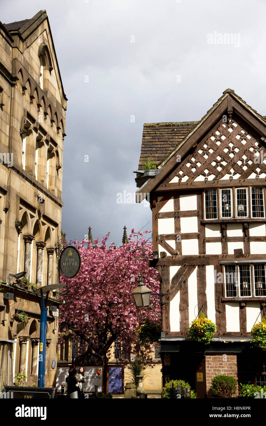 Old Wellington Inn  (+ Mitre Bar - Left), Cathedral Gates / Shambles Square, City Centre, Manchester, UK Stock Photo