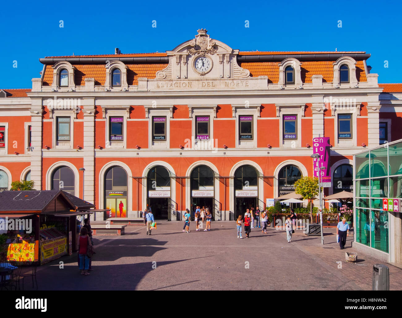Spain, Madrid, View of the Estacion del Norte, now Principe Pio train Station and Shopping Center. Stock Photo