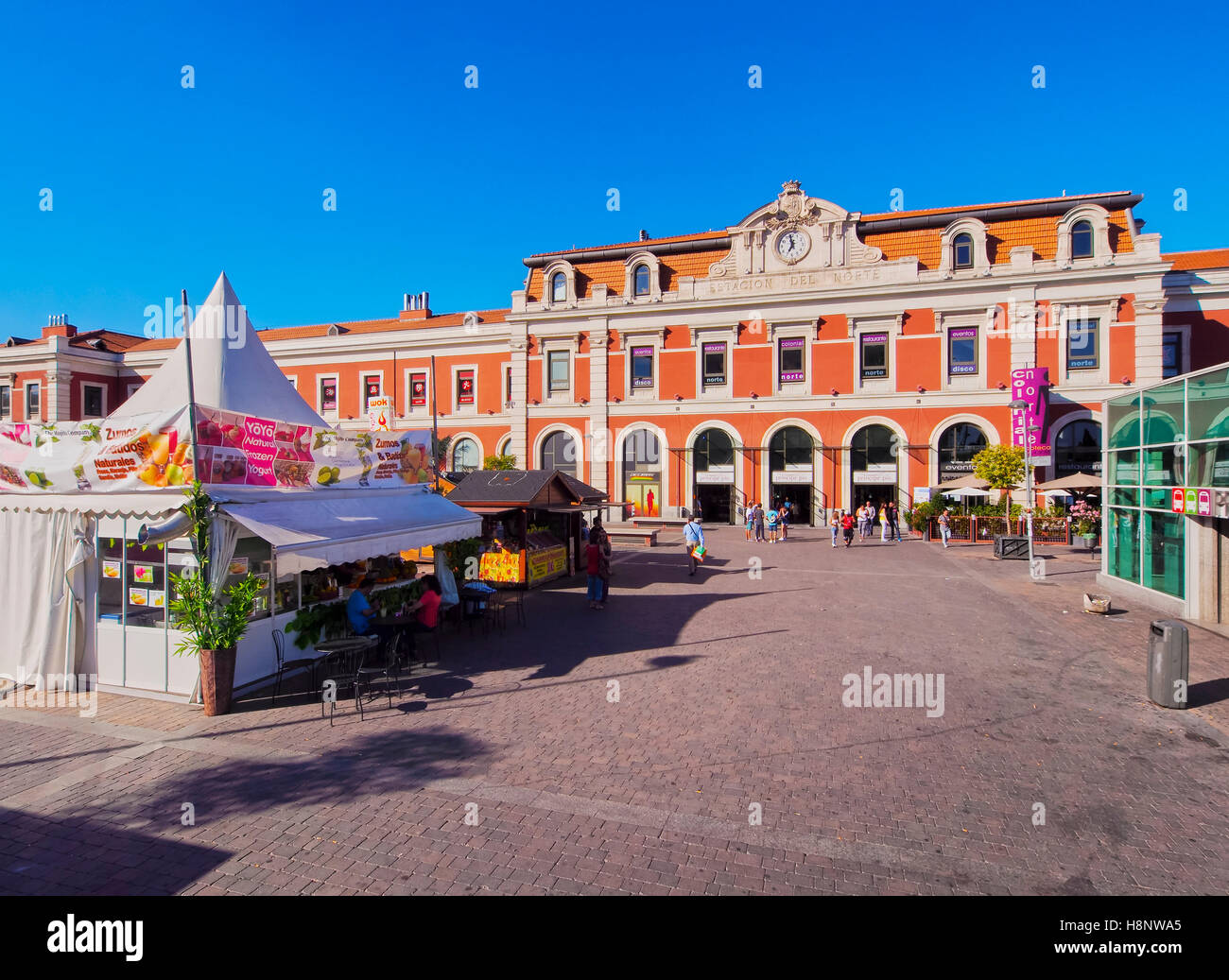 Spain, Madrid, View of the Estacion del Norte, now Principe Pio train Station and Shopping Center. Stock Photo