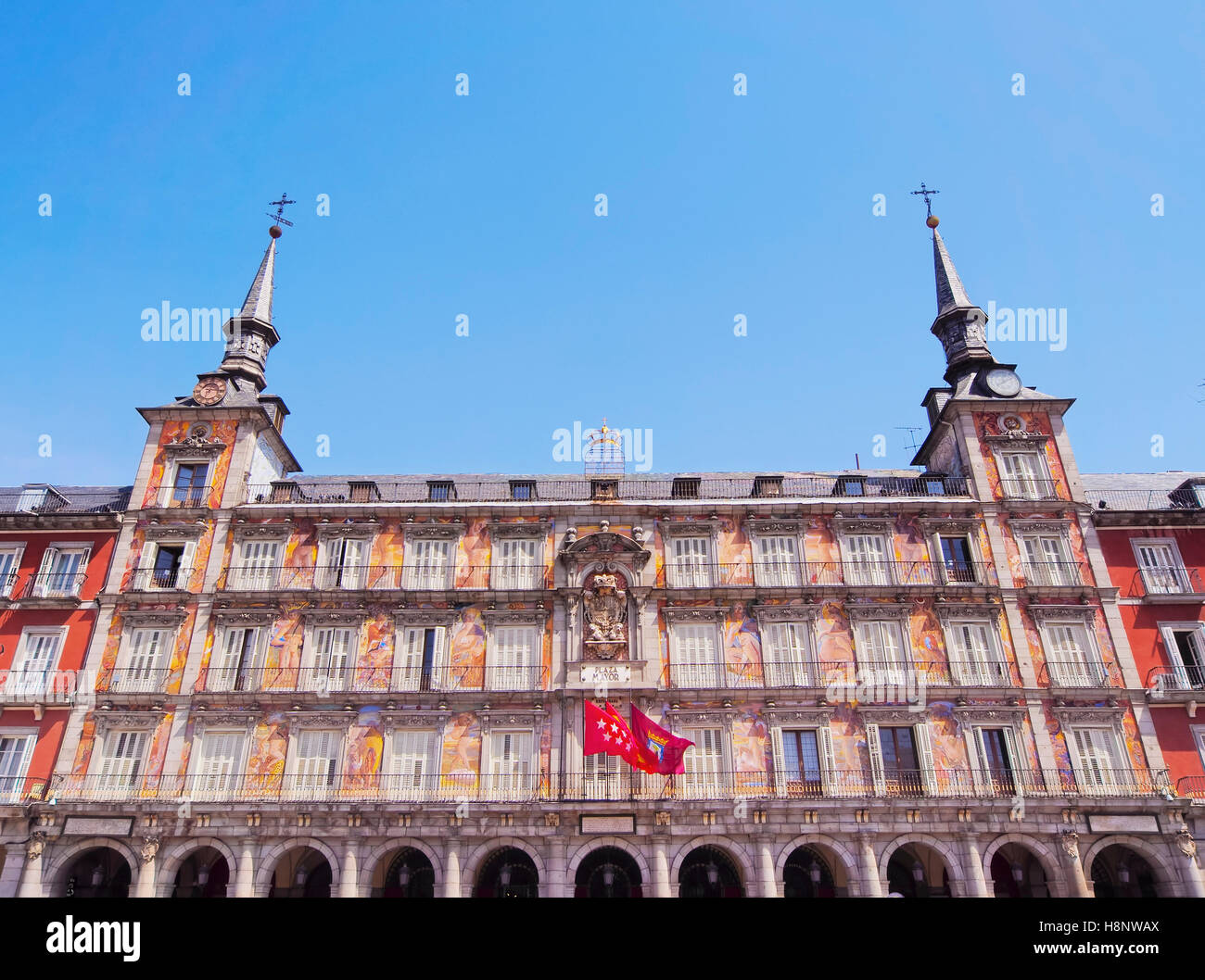 Day view plaza hi-res stock photography and images - Alamy