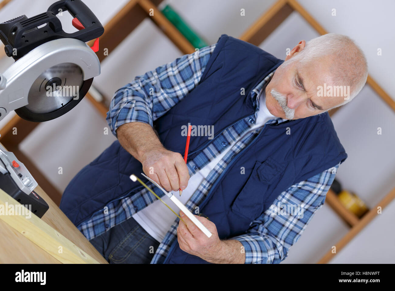 Carpenter hammer chair hi-res stock photography and images - Alamy