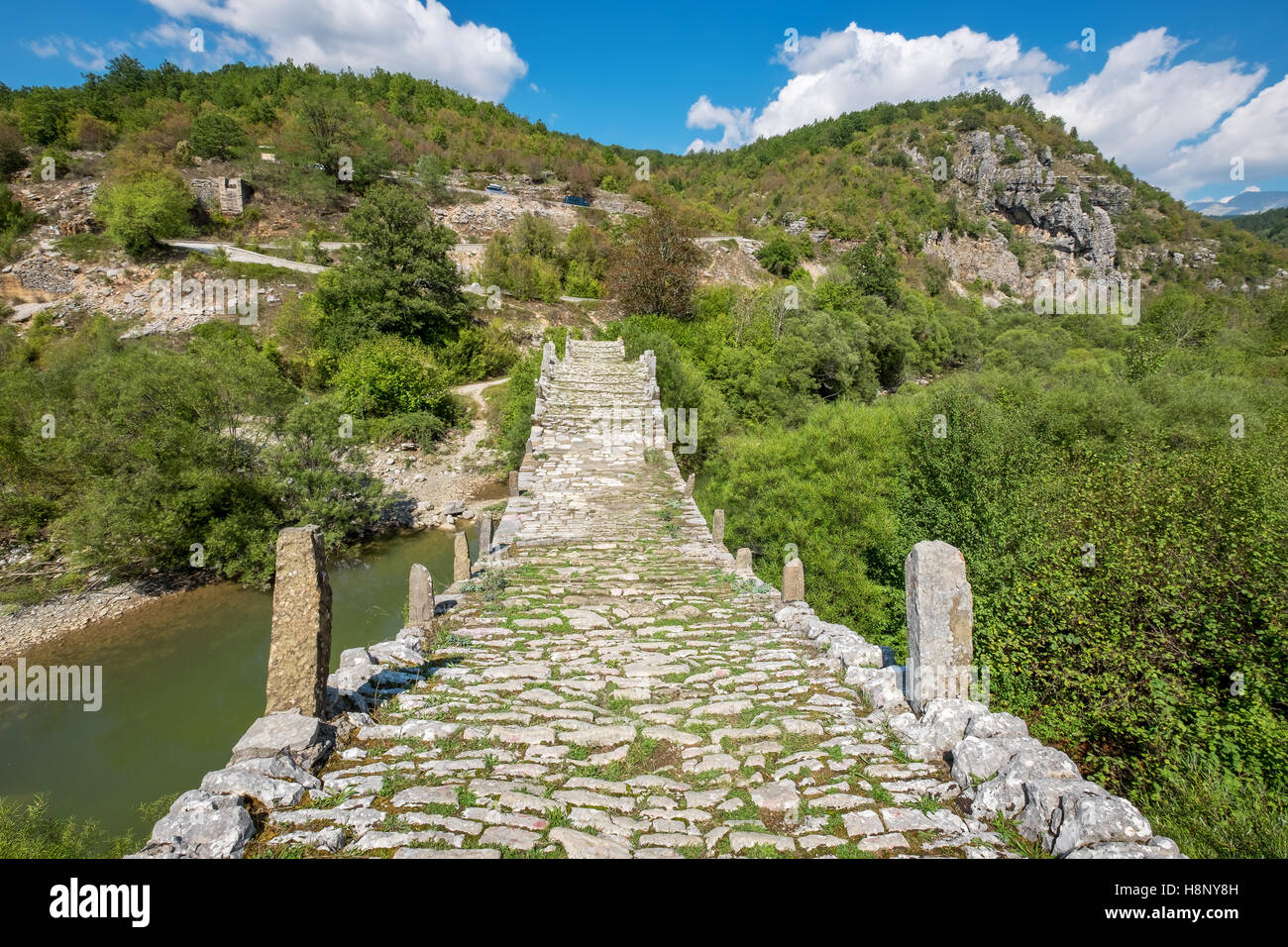Kalogeriko stone bridge. Zagoria, Greece Stock Photo Alamy