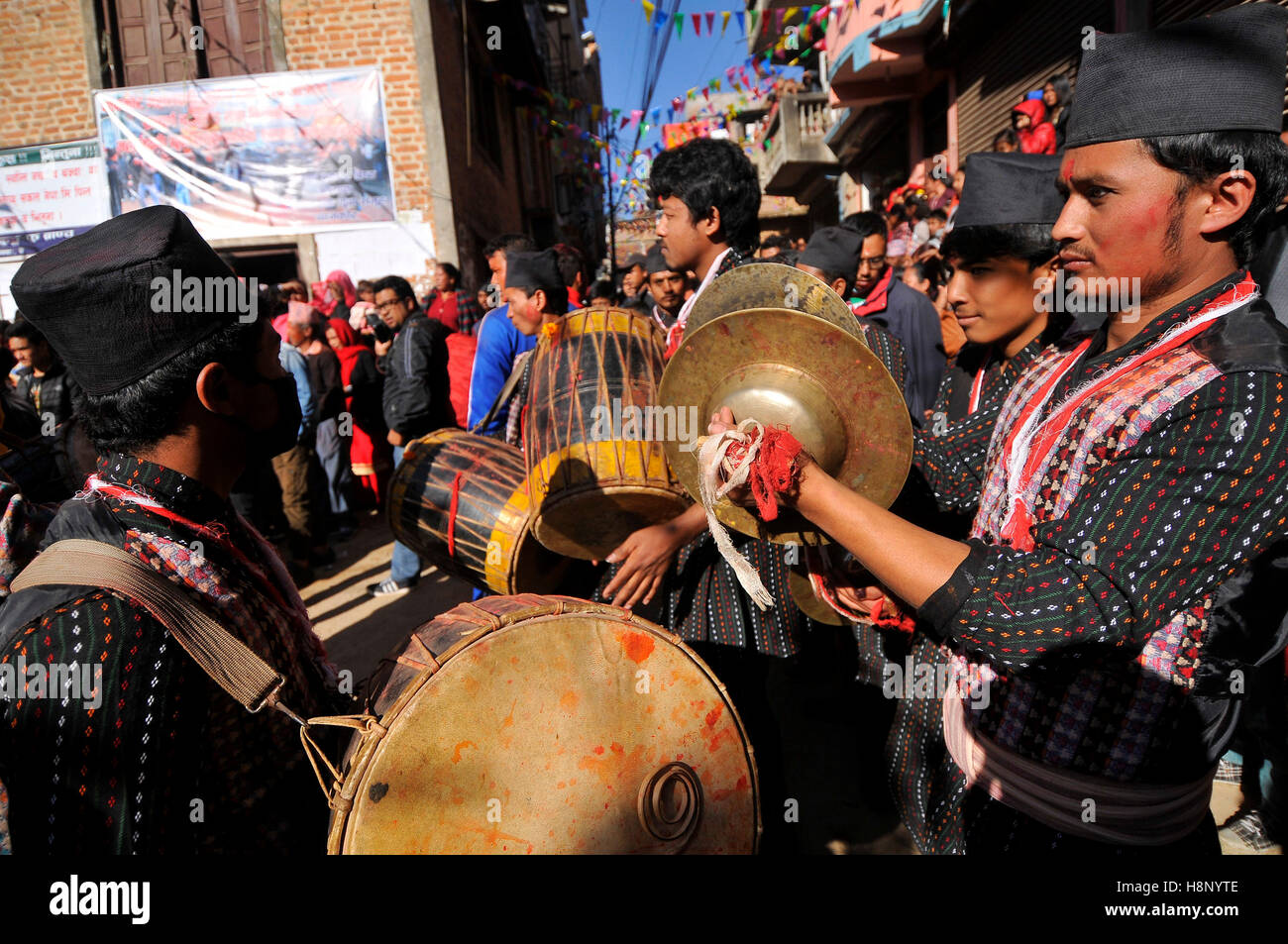 Flute nepalese hires stock photography and images Alamy