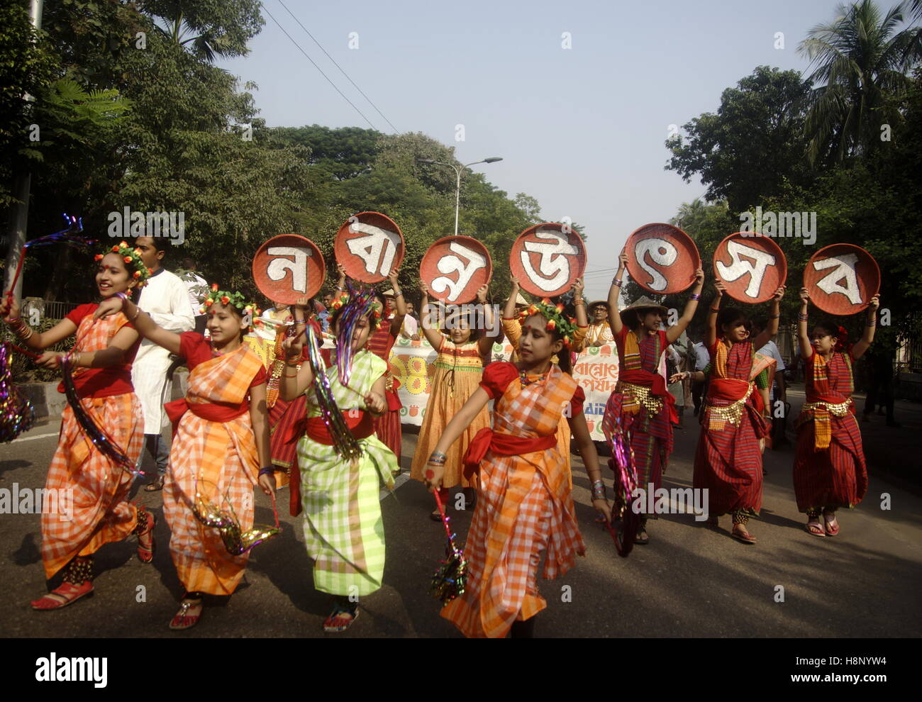 Dhaka, Bangladesh. 15th Nov, 2016. The Jatiya Nabanna Utsab Udjapon