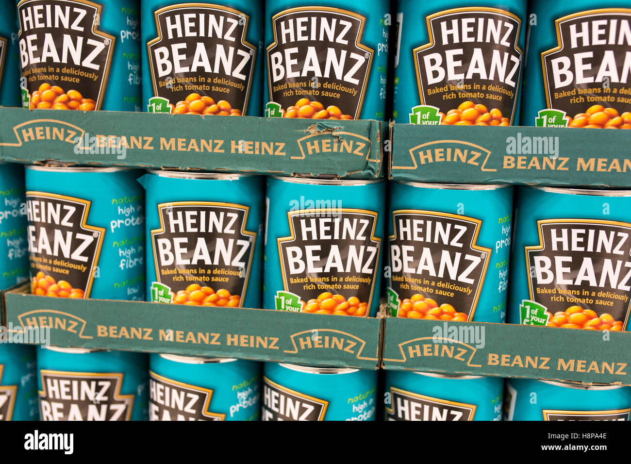 tins of Heinz baked beans on supermarket shelves Stock Photo