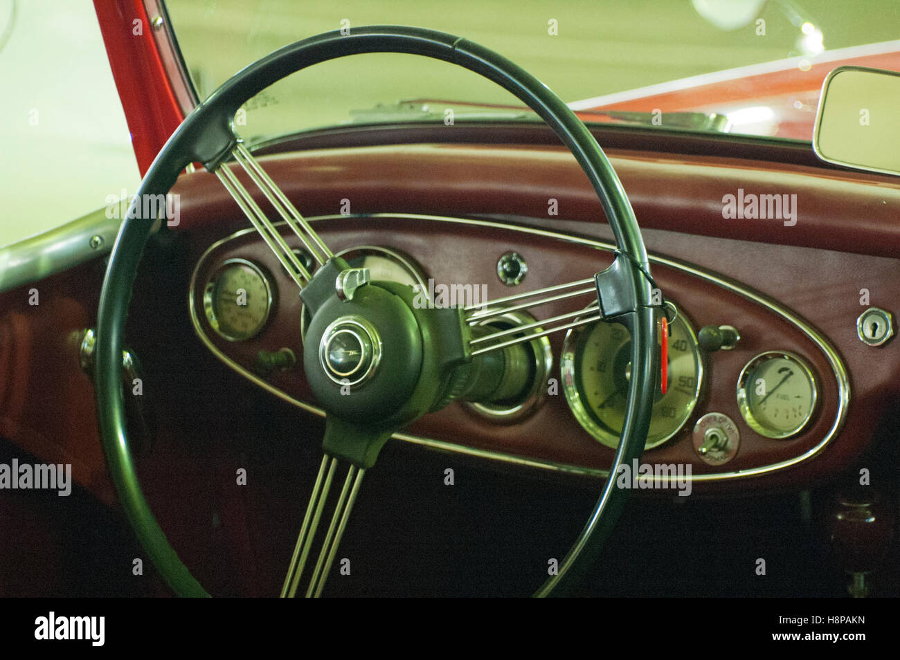 photo AustinHealey 3000, Year 19571961, twoseater roadster, steering
