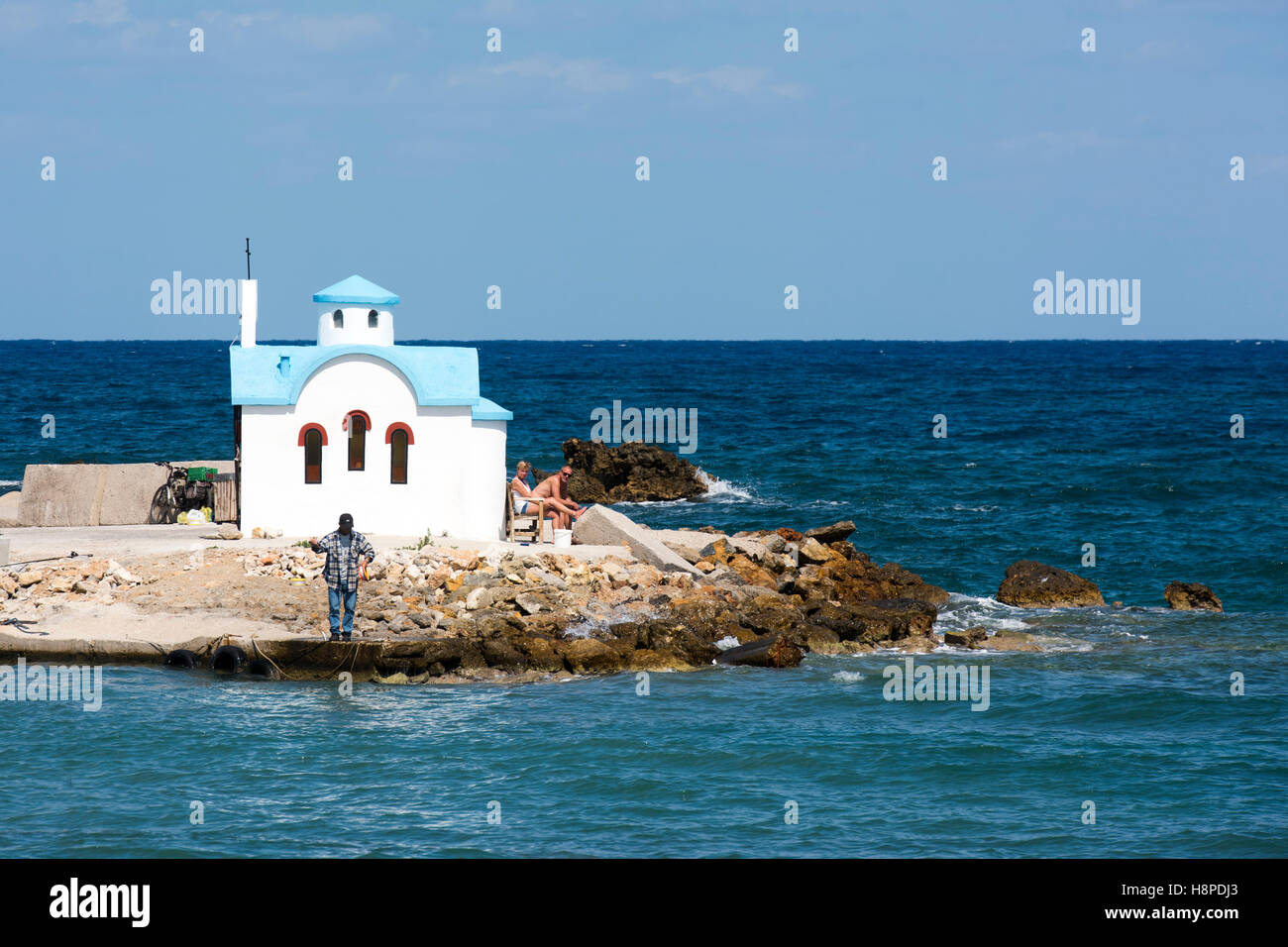 Griechenland, Kreta, Chania, Kato Galatas, Kapelle auf dem Bootsanleger Stock Photo