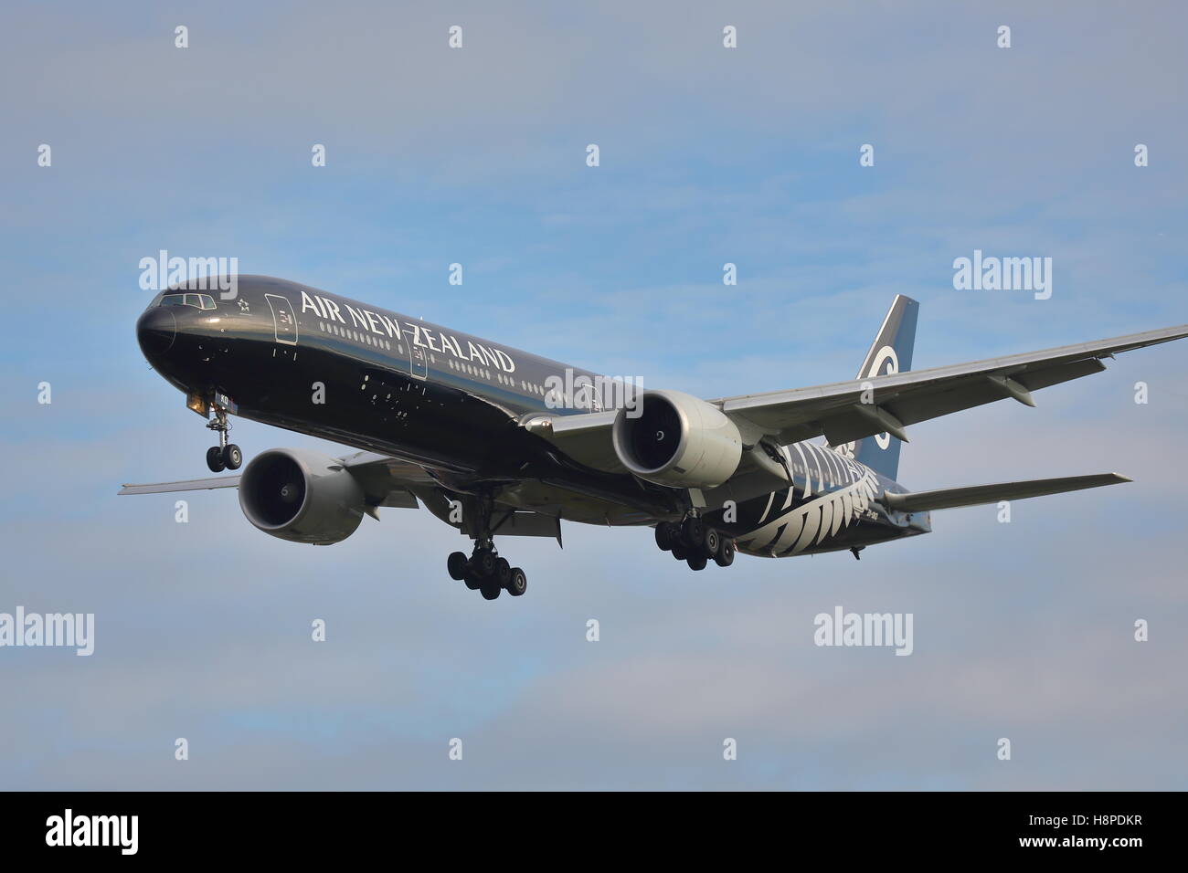 Air new zealand boeing 777 300er hi-res stock photography and