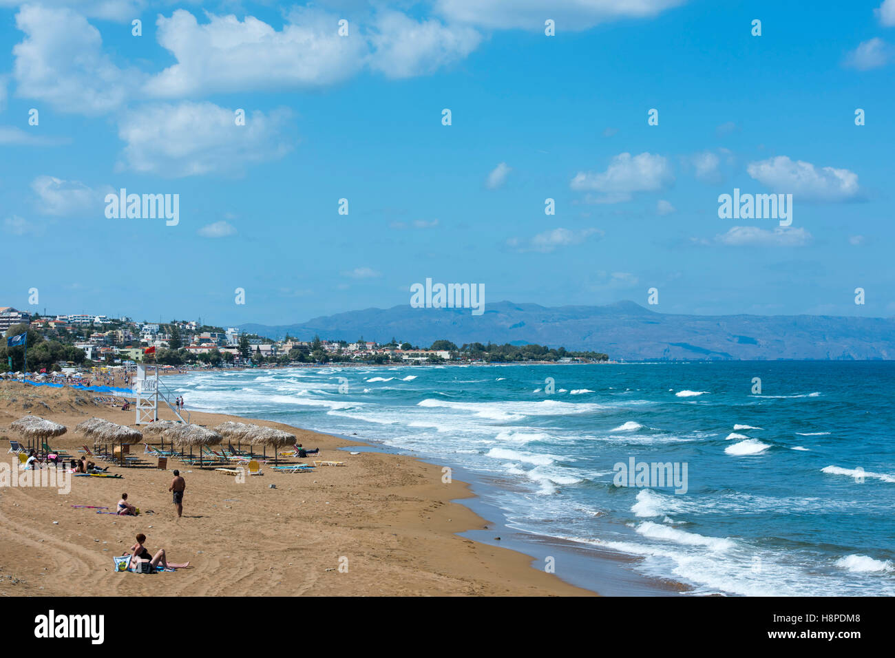 Griechenland, Kreta, Chania, Blick über den Strand von Kato Stalos nach Agia Marina Stock Photo
