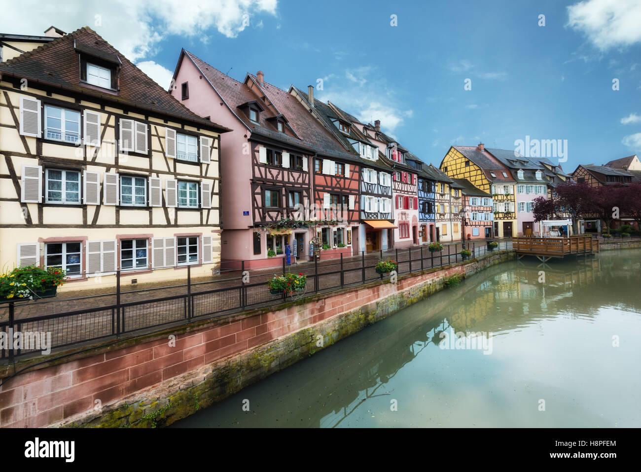 Traditional french houses hi-res stock photography and images - Alamy