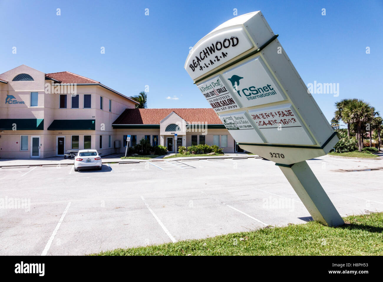 Florida,South,Melbourne Beach,Beachwood Plaza,sign,damaged,leaning