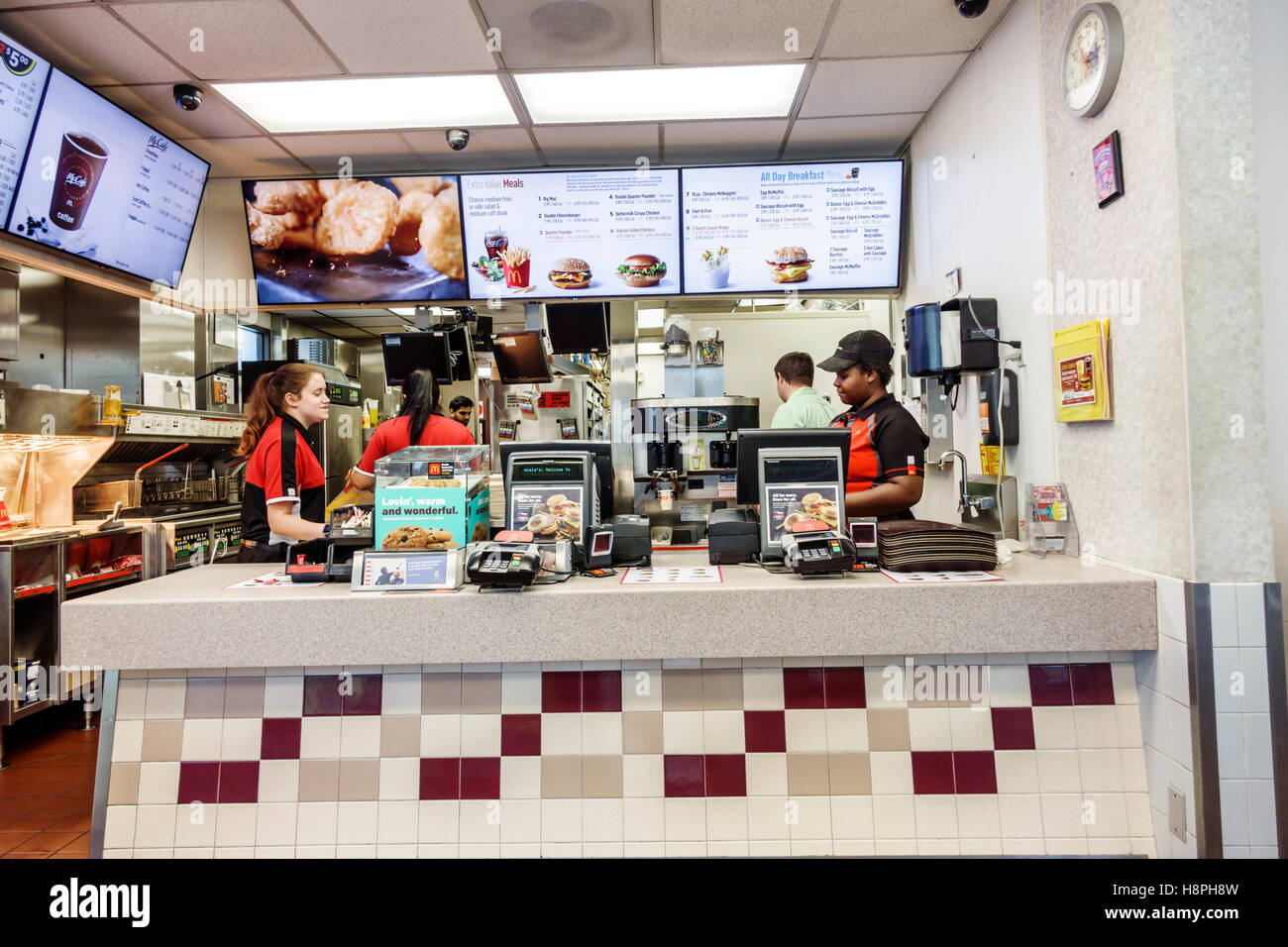 Mcdonalds Cashier Stock Photos & Mcdonalds Cashier Stock ...