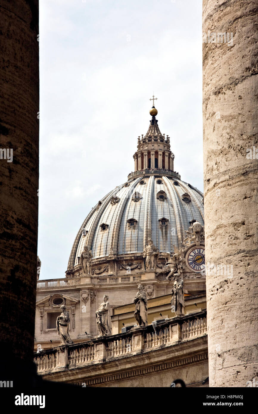 St. Peter's Basilica dome from the columns, Basilica di San Pietro ...