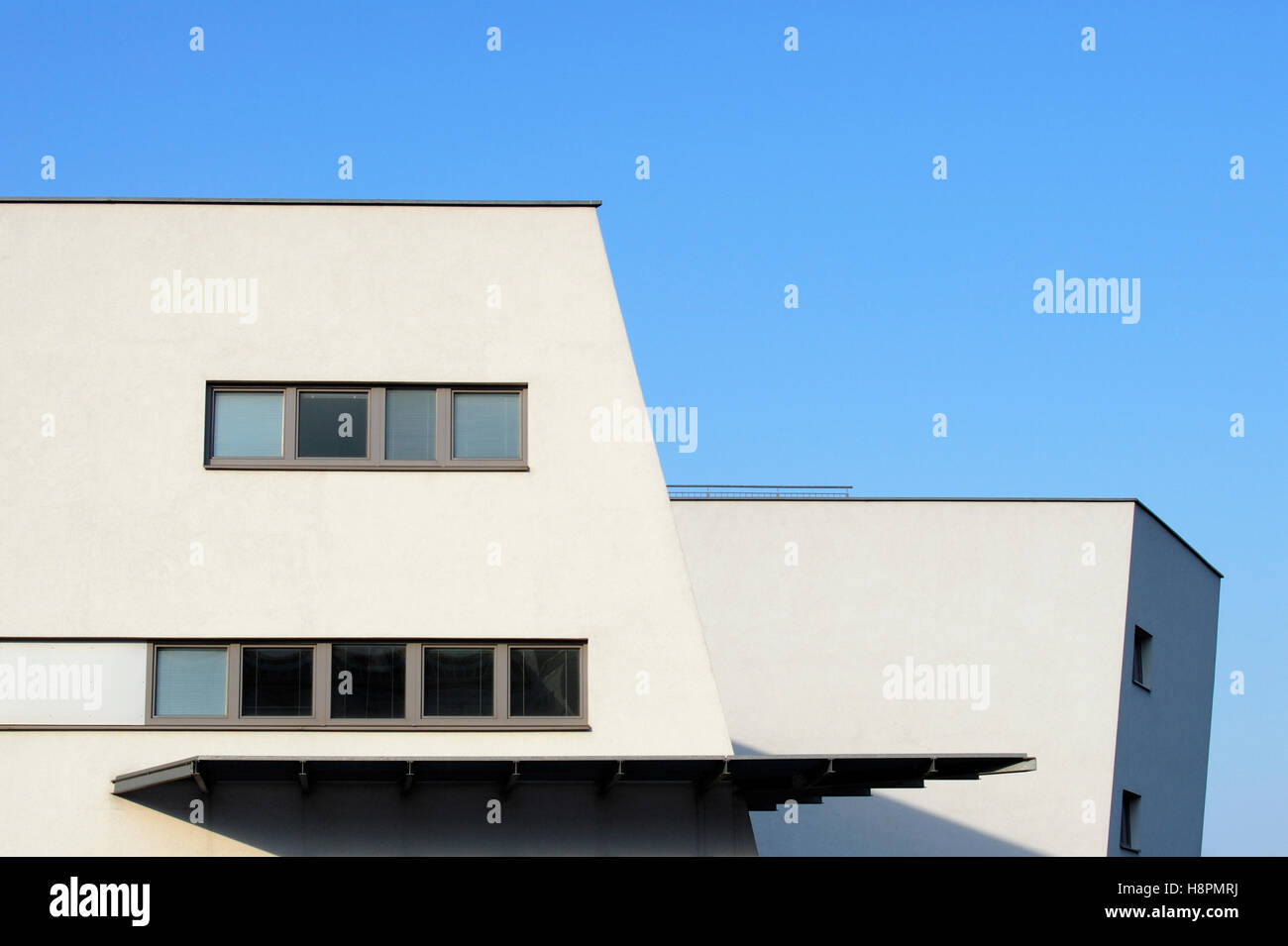 Spittelauer Laende, arcade architecture housing by Architect Zaha Hadid