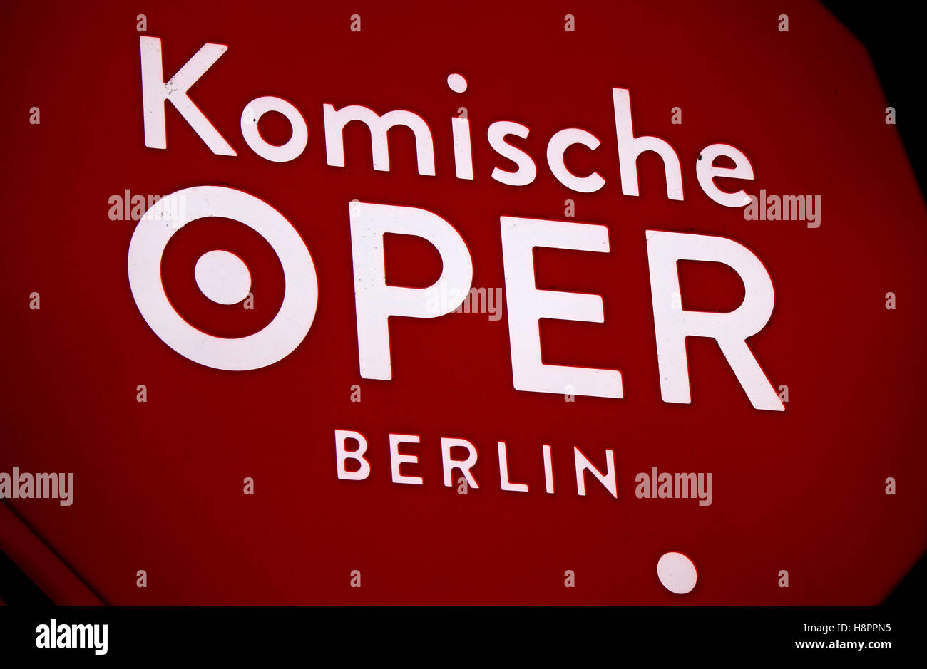 das Logo der Marke 'Komische Oper', Berlin. Stock Photo