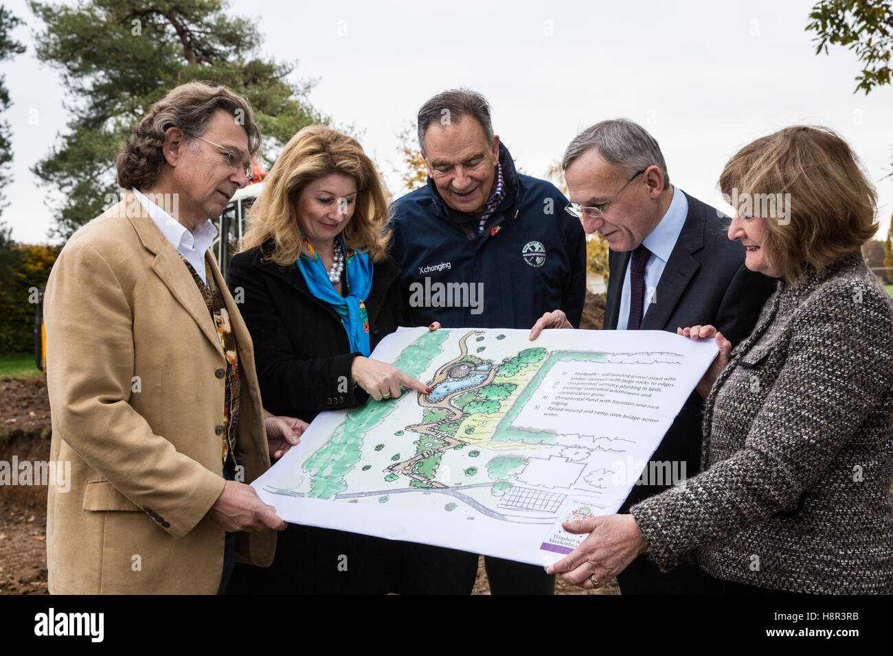 Maidenhead, UK. 15th November, 2016. Nick Winton (l), son of the late Sir Nicholas Winton, joins councillors of the Royal Borough of Windsor and Maidenhead to announce a new memorial garden in his father’s honour. Sir Nicholas Winton is best known for his role in the rescue of 669 children from Nazi-occupied Prague on the eve of the World War II using what later became known as the Kindertransport. The garden, in Oaken Grove Park, will incorporate railway sleepers and a zig-zag track leading visitors up to a ‘place of sanctuary’ and is expected to open to the public in spring 2017. © Mark Kerr Stock Photo