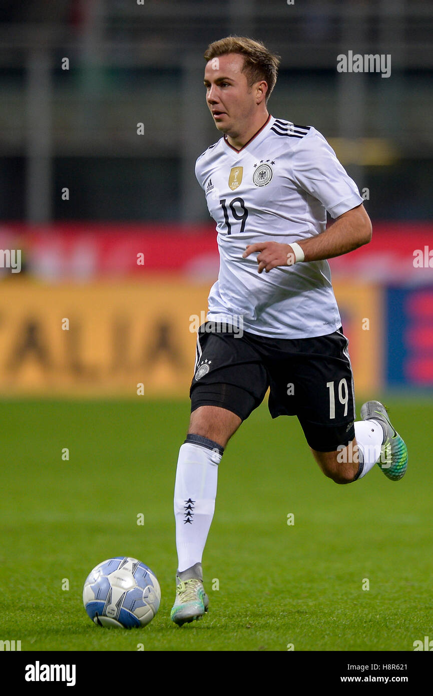 Milan, Italy. 15th Nov, 2016. Mario Gotze of Germany in action during the International Friendly Match between Italy and Germany. Credit:  Nicolò Campo/Alamy Live News Stock Photo