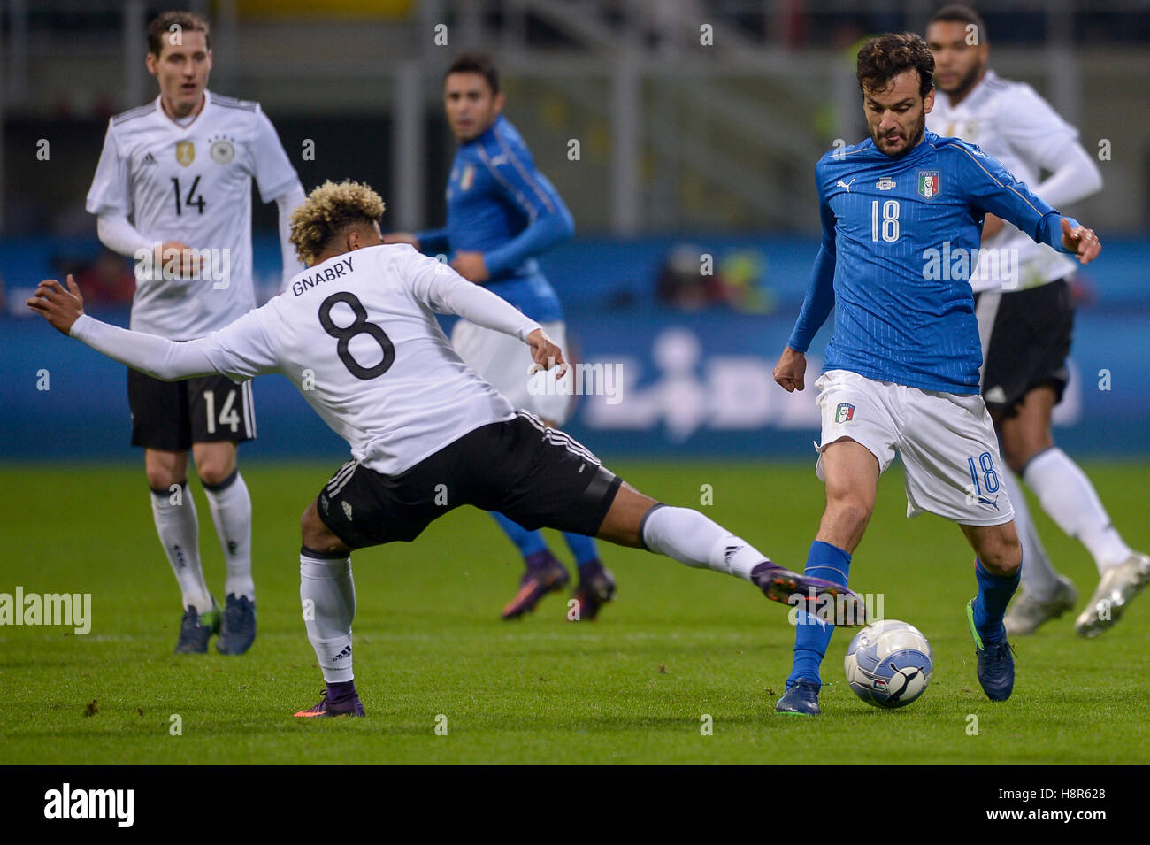Milan, Italy. 15th Nov, 2016. Serge Gnabry (left) of Germany and  Marco Parolo of Italy compete for the ball during the International Friendly Match between Italy and Germany. Credit:  Nicolò Campo/Alamy Live News Stock Photo
