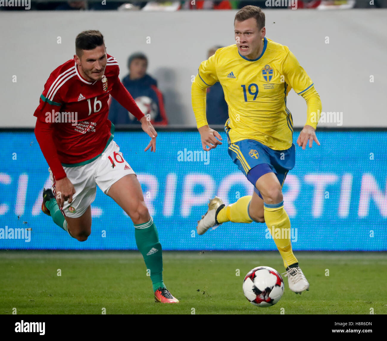 Budapest, Hungary. 15th November, 2016. Adam Pinter #16 of Hungary competes for the ball with Viktor Claesson #19 of Sweden during the International Friendly match between Hungary and Sweden at Groupama Arena on November 15, 2016 in Budapest, Hungary. Credit:  Laszlo Szirtesi/Alamy Live News Stock Photo