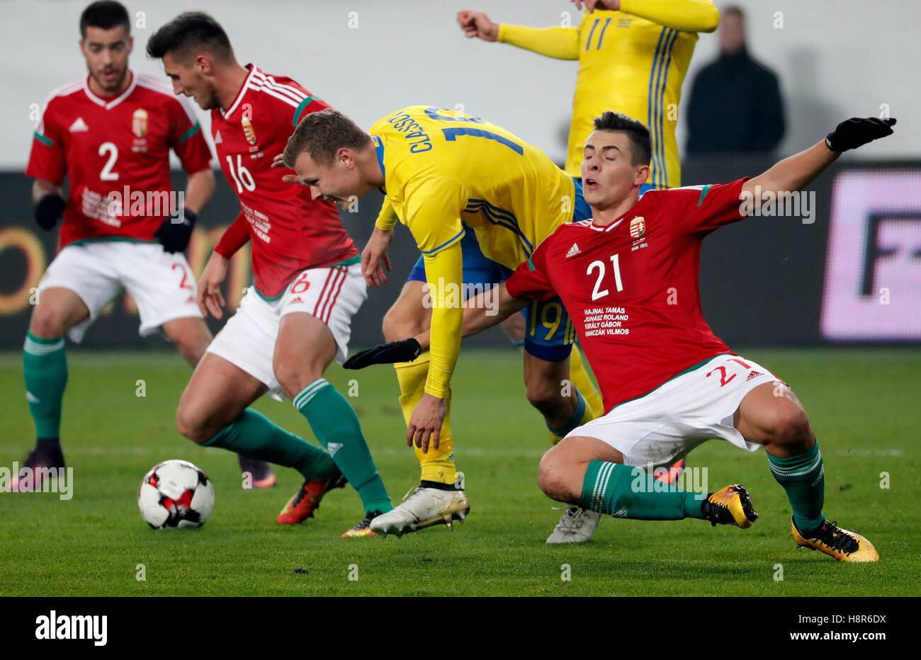 Budapest, Hungary. 15th November, 2016. Viktor Claesson #19 of Sweden tries to break out between Adam Pinter #16 of Hungary and Zsombor Berecz #21 of Hungary during the International Friendly match between Hungary and Sweden at Groupama Arena on November 15, 2016 in Budapest, Hungary. Credit:  Laszlo Szirtesi/Alamy Live News Stock Photo