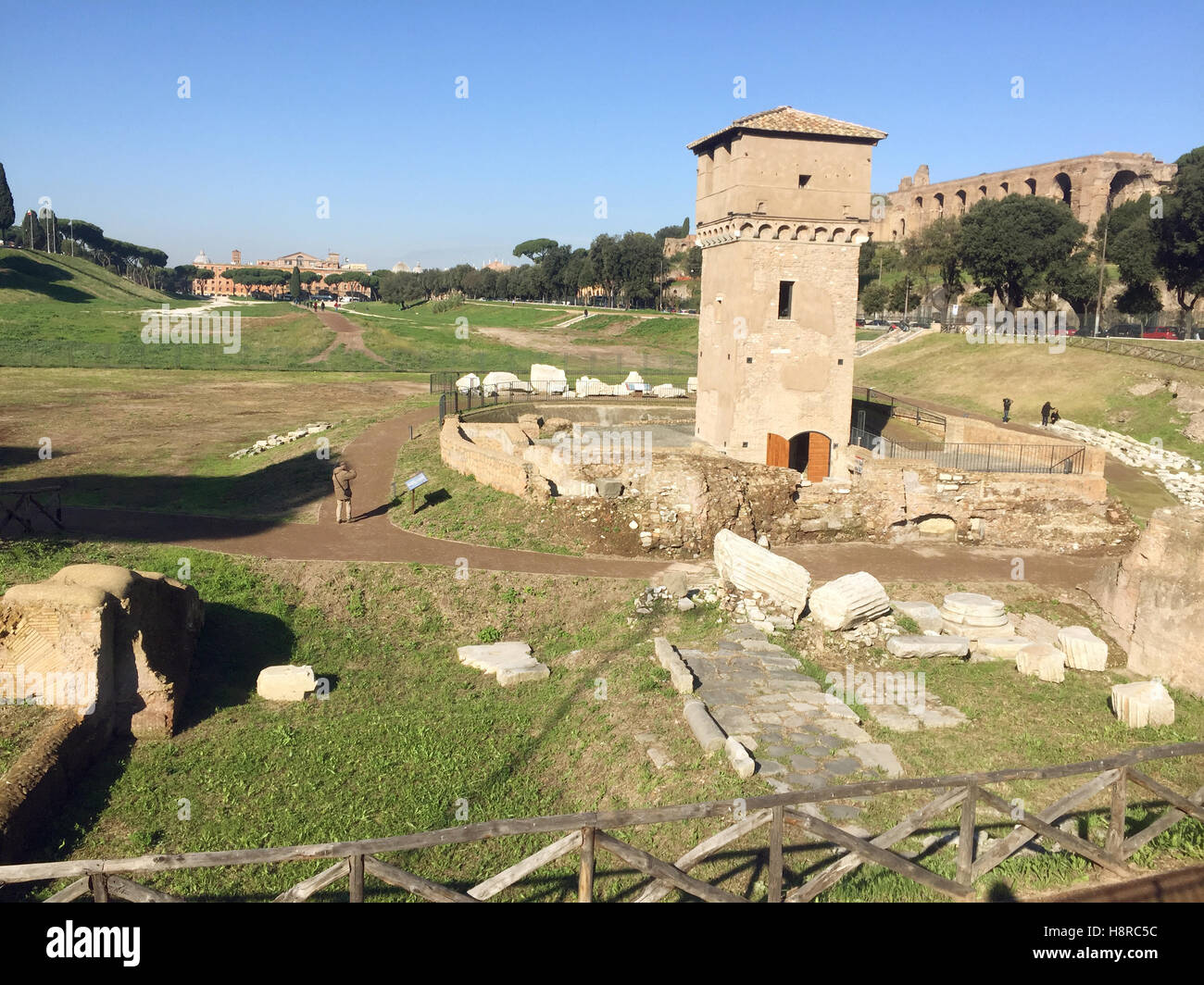 Rome, Italy. 16th Nov, 2016. View of the newly opened archaeological site at the Circus Maximus in Rome, Italy, 16 November 2016. For more than six years, the archaeologists dug, laid marble blocks, made free corridors and a fortified footpath from which visitors can see the 600-meter-long and 140-meter-wide field between the Palatine and Aventine Hills in the city center. Photo: Annette Reuther/dpa/Alamy Live News Stock Photo