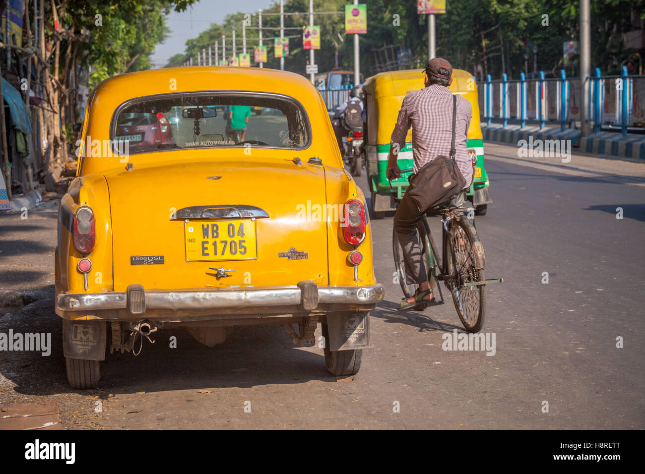 Old fashioned yellow cab taxi hires stock photography and images Alamy