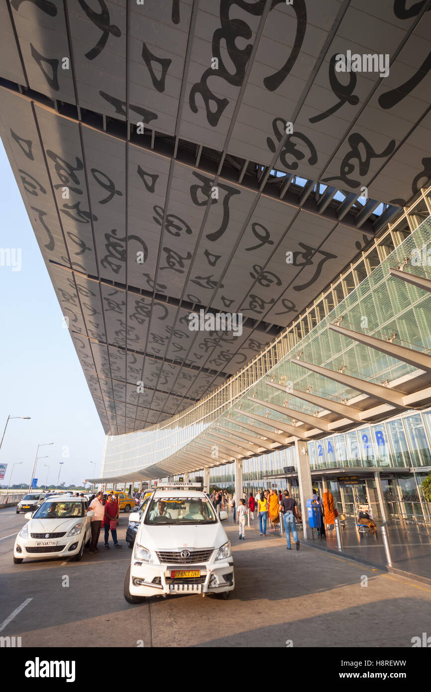 Netaji Subhas Chandra Bose International Airport, Kolkata (Calcutta), India exterior by departures entrance Stock Photo