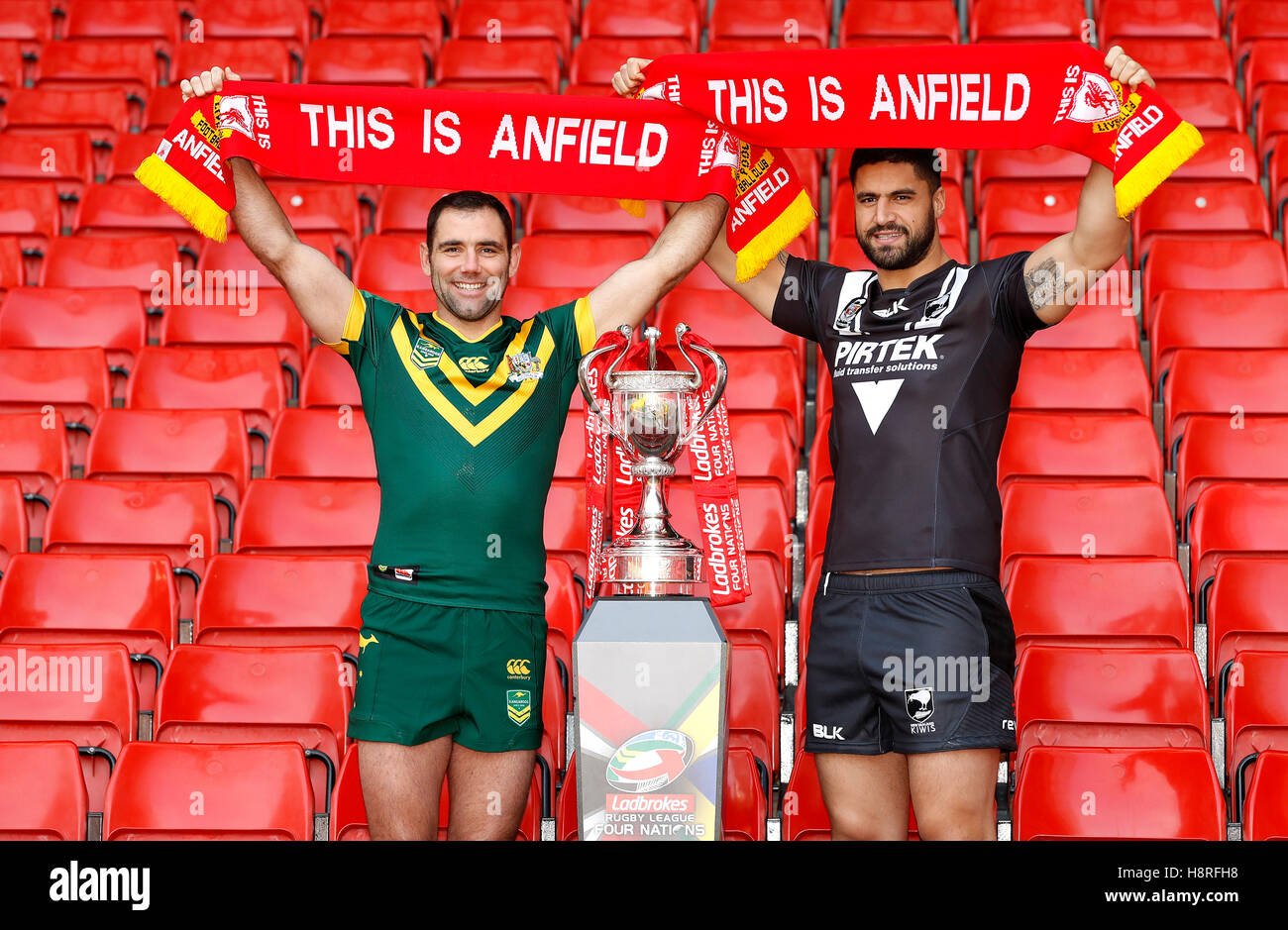 Australia captain Cameron Smith (left) with New Zealand captain Jesse