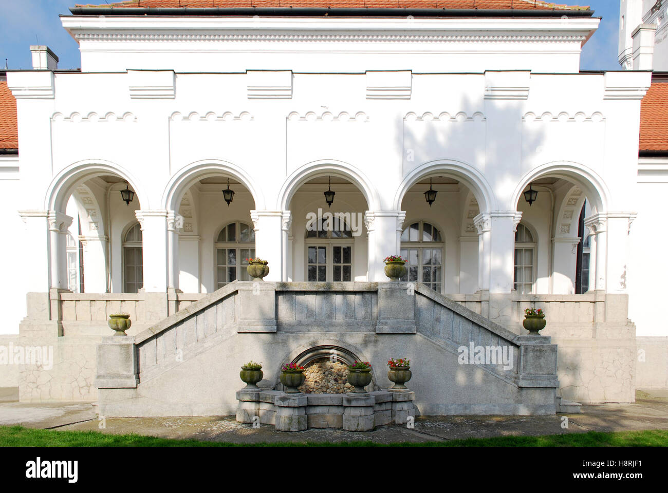 white castle entrance front view Stock Photo - Alamy