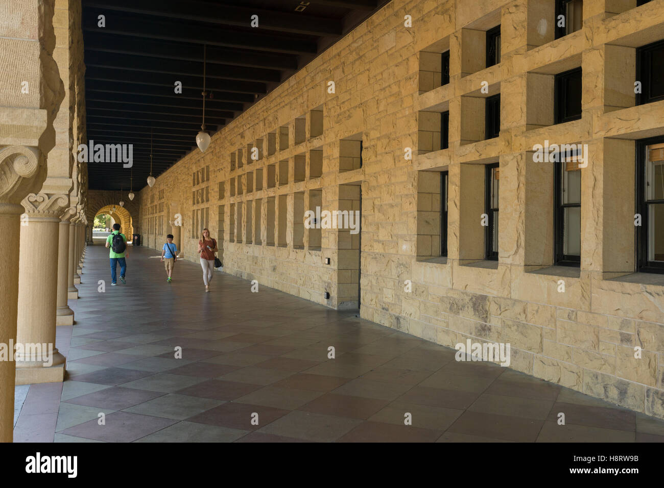 Main quadrangle and Rodin Sculpture Garden in Stanford University ...