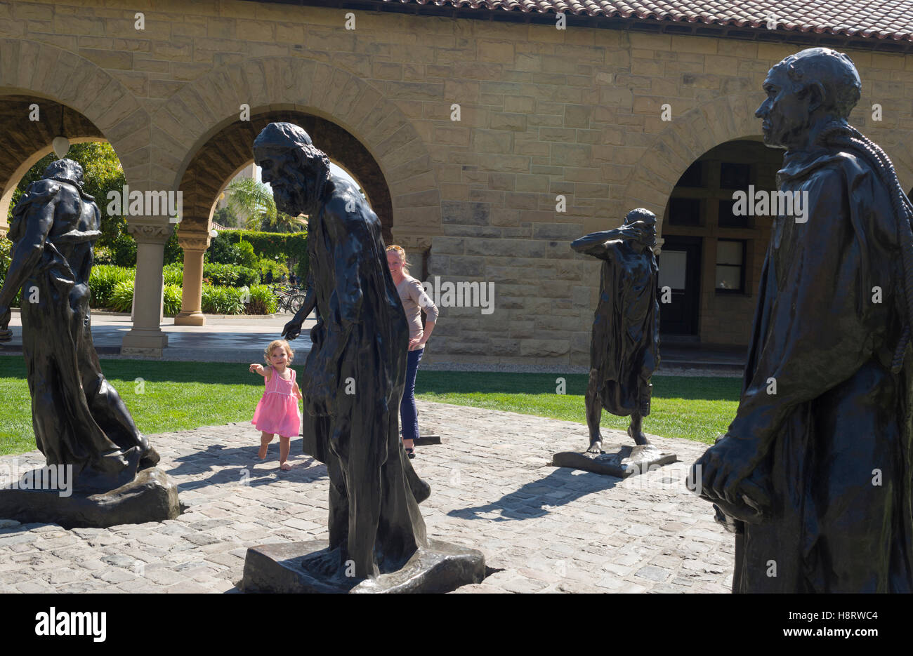 Main quadrangle and Rodin Sculpture Garden in Stanford University ...