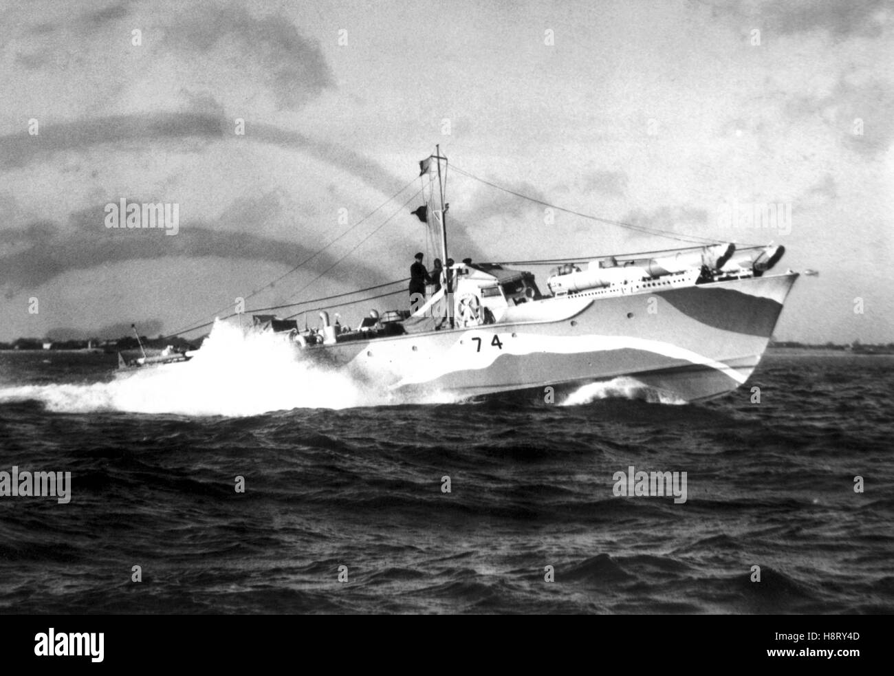 AJAX NEWS & FEATURE SERVICE. 1942. SOLENT, ENGLAND. - OPERATION CHARIOT MTB - THE VOSPER SERIES TWO MOTOR TORPEDO BOAT MTB 74 ON TRIALS IN THE SOLENT AFTER MODIFICATION IN ADVANCE OF THE PLANNED RAID ON ENEMY WARSHIPS IN  BREST, FRANCE. HER TWIN 21 INCH TORPEDO TUBES WERE REPLACED WITH 18 INCH VERSIONS MOUNTED ON THE FOREDECK. CANVAS DODGERS CAN BE SEEN IN PLACE OF ARMOURED STEEL PLATES AFT OF THE CUT-DOWN WHEELHOUSE. THE BOAT WAS SKIPPERED BY SUB.LT. ROBERT WYNN IN THE DARING OPERATION CHARIOT RAID ON SAINT-NAZAIRE IN MARCH 1942.     PHOTO:VT COLLECTION/AJAX REF:NA MTB 74 1942 Stock Photo