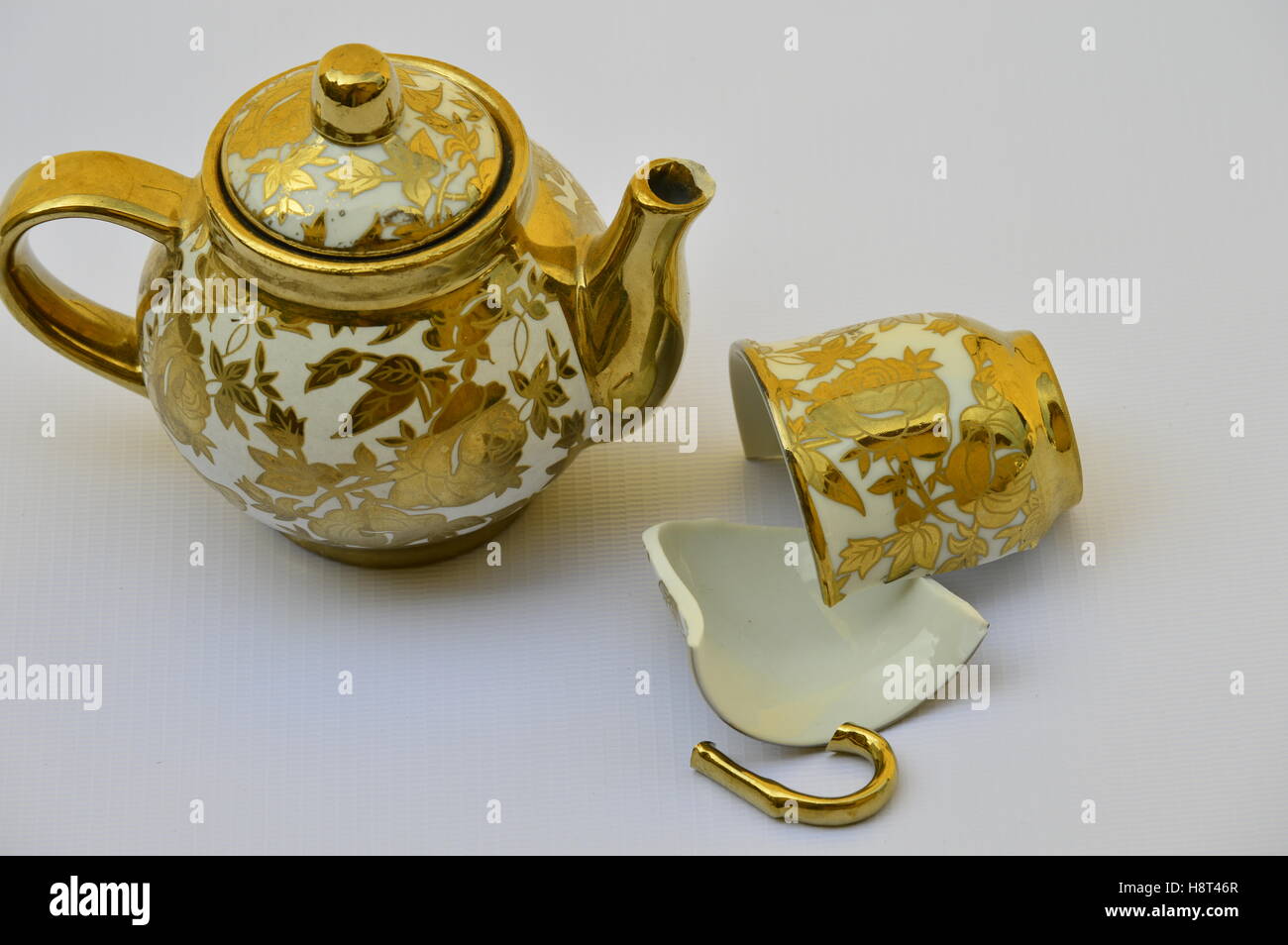 Broken cup tea and teapot Stock Photo Alamy