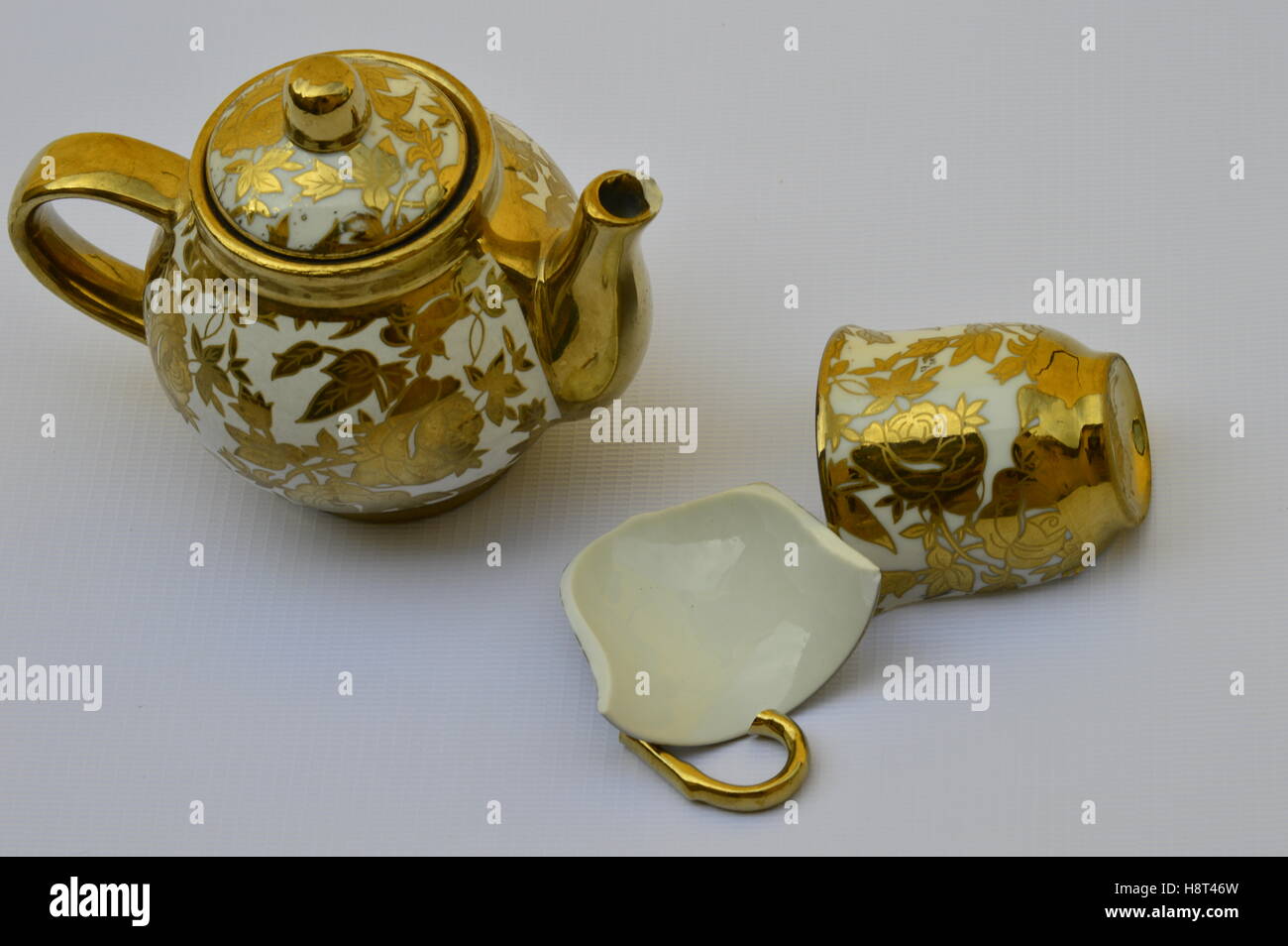 Broken cup tea and teapot Stock Photo Alamy